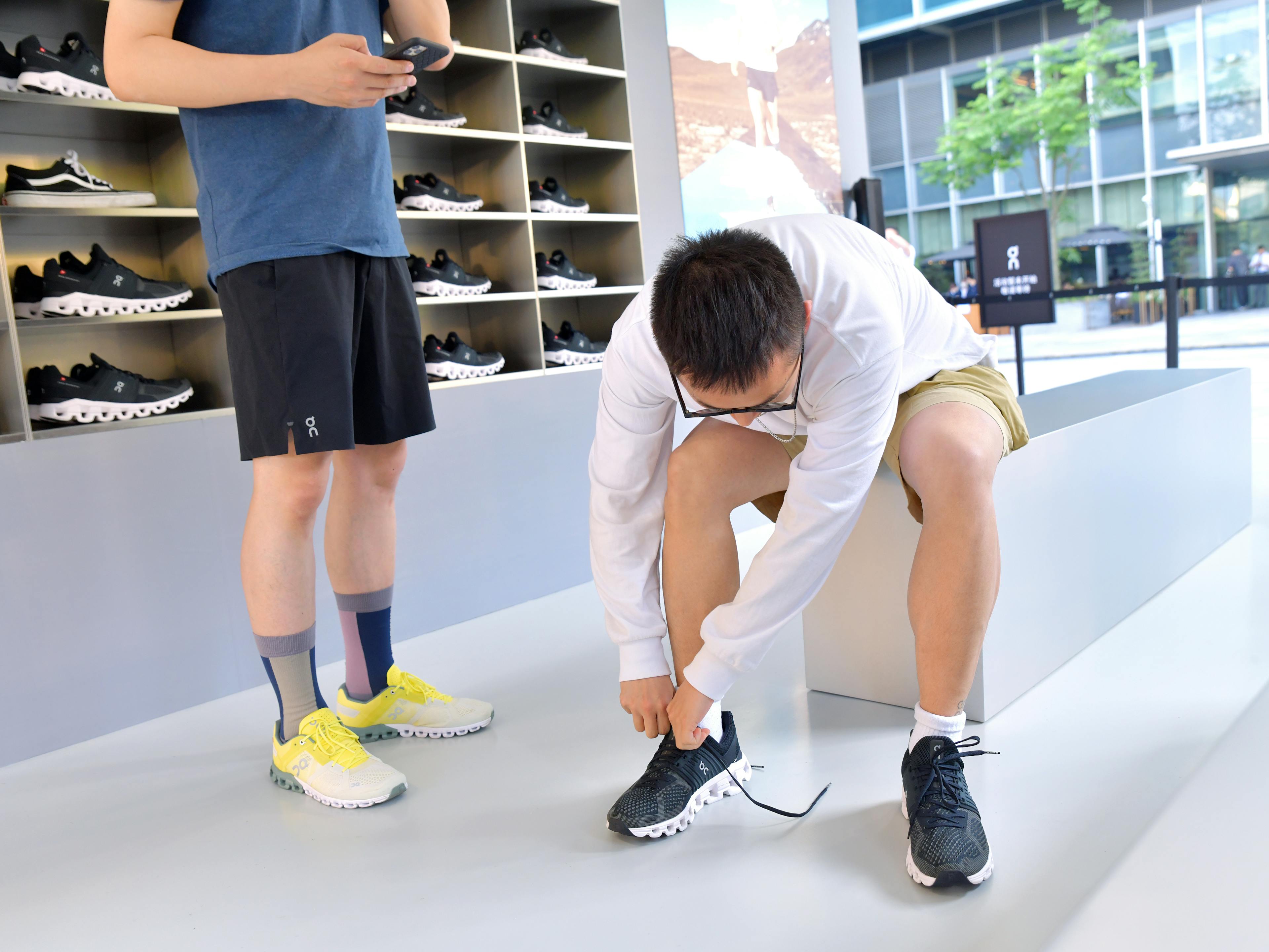 FIELD.SYSTEMS x On Running - Try On - Global Retail Interactive